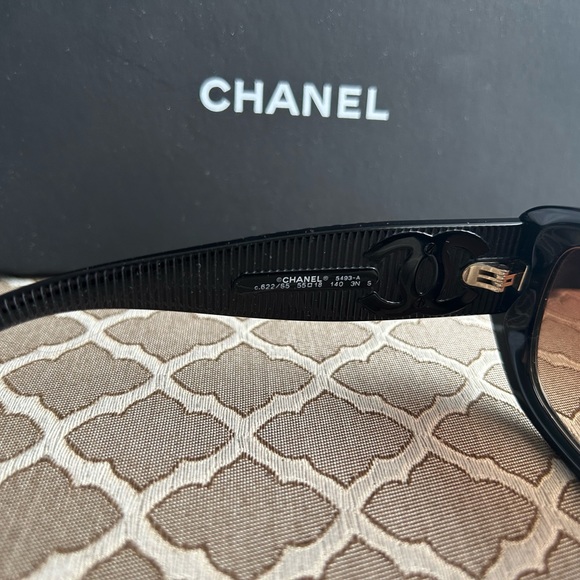 Chanel sunglasses MINT CONDITION 🕶️ - Picture 8 of 10